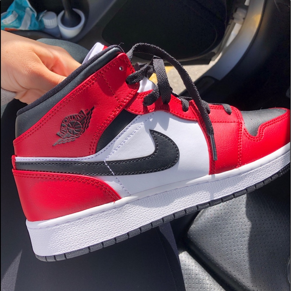 Jordan 1 Retro High Obsidian UNC red